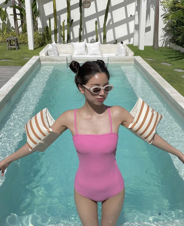 Các fashionista thế giới lựa chọn diện bikini nào cho mùa hè năm nay? - Ảnh 7. Các fashionista thế giới lựa chọn diện bikini nào cho mùa hè năm nay? - Ảnh 7.