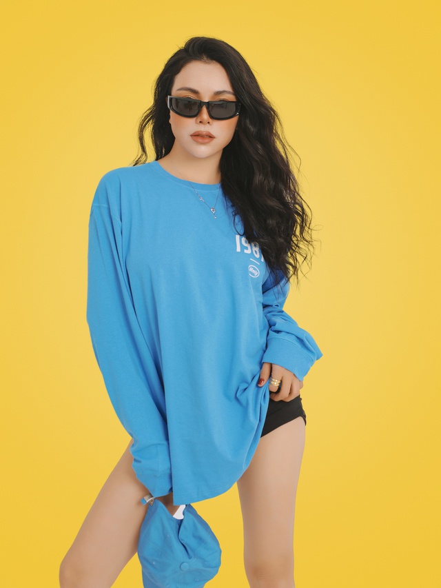 Cách phối áo thun oversized hợp mốt mùa hè - Ảnh 7.