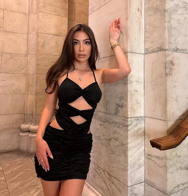Váy cut out gợi cảm, tinh tế, thời thượng mang hơi thở mùa hè 2023 - Ảnh 8. Váy cut out gợi cảm, tinh tế, thời thượng mang hơi thở mùa hè 2023 - Ảnh 8.
