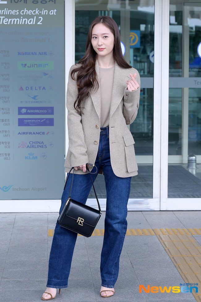 Krystal có phong cách diện blazer không cầu kỳ mà vẫn sang xịn mịn - Ảnh 9.