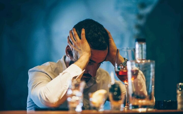 Cách giải rượu bia nhanh chóng là vấn đề được nhiều người quan tâm. (Ảnh minh hoạ)