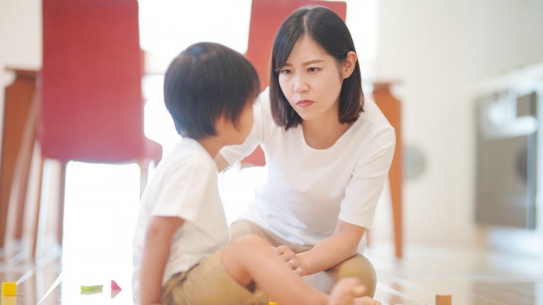 Câu "cửa miệng" khiến mối quan hệ bố mẹ - con cái tan vỡ, chuyên gia tâm lý báo động bố mẹ Việt vẫn dùng hàng ngày - 1