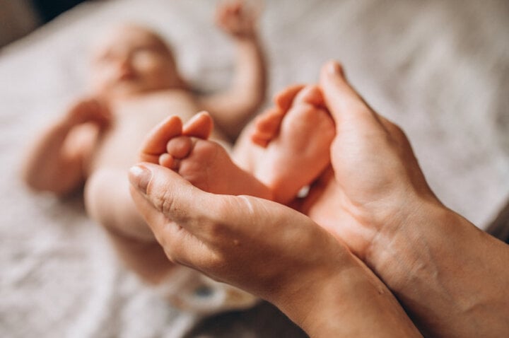 Trái tim của bé trai được hồi sinh sau nỗ lực hết sức của các y bác sĩ Trung tâm Y tế huyện Tiên Yên. (Ảnh minh hoạ)