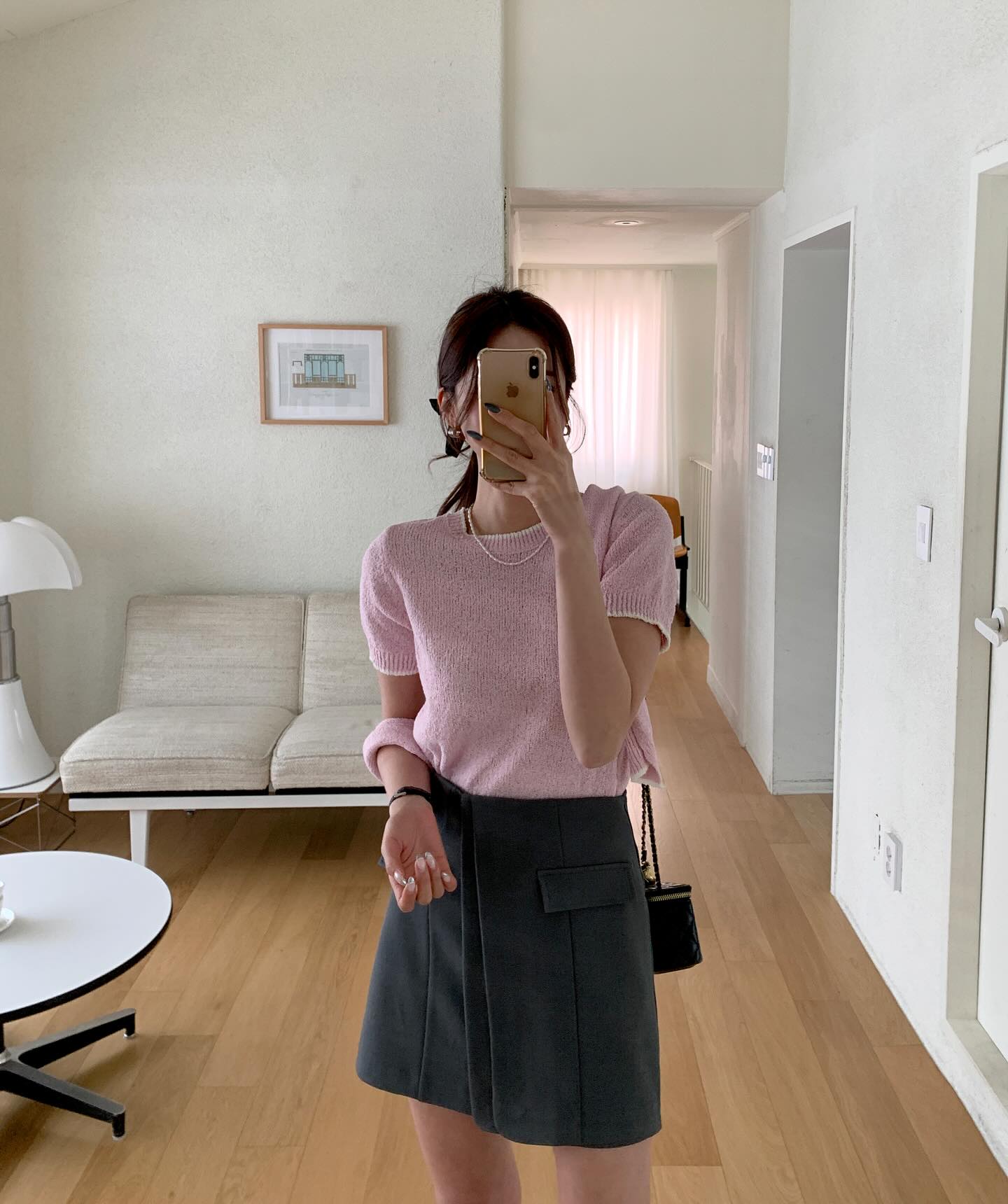 5 mẫu chân váy ngắn trẻ trung mà vẫn tinh tế dành cho tuổi ngoài 40- Ảnh 7.