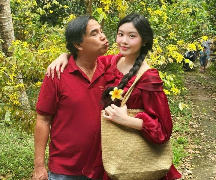 MC Quyền Linh dạy con gái sống giản dị.