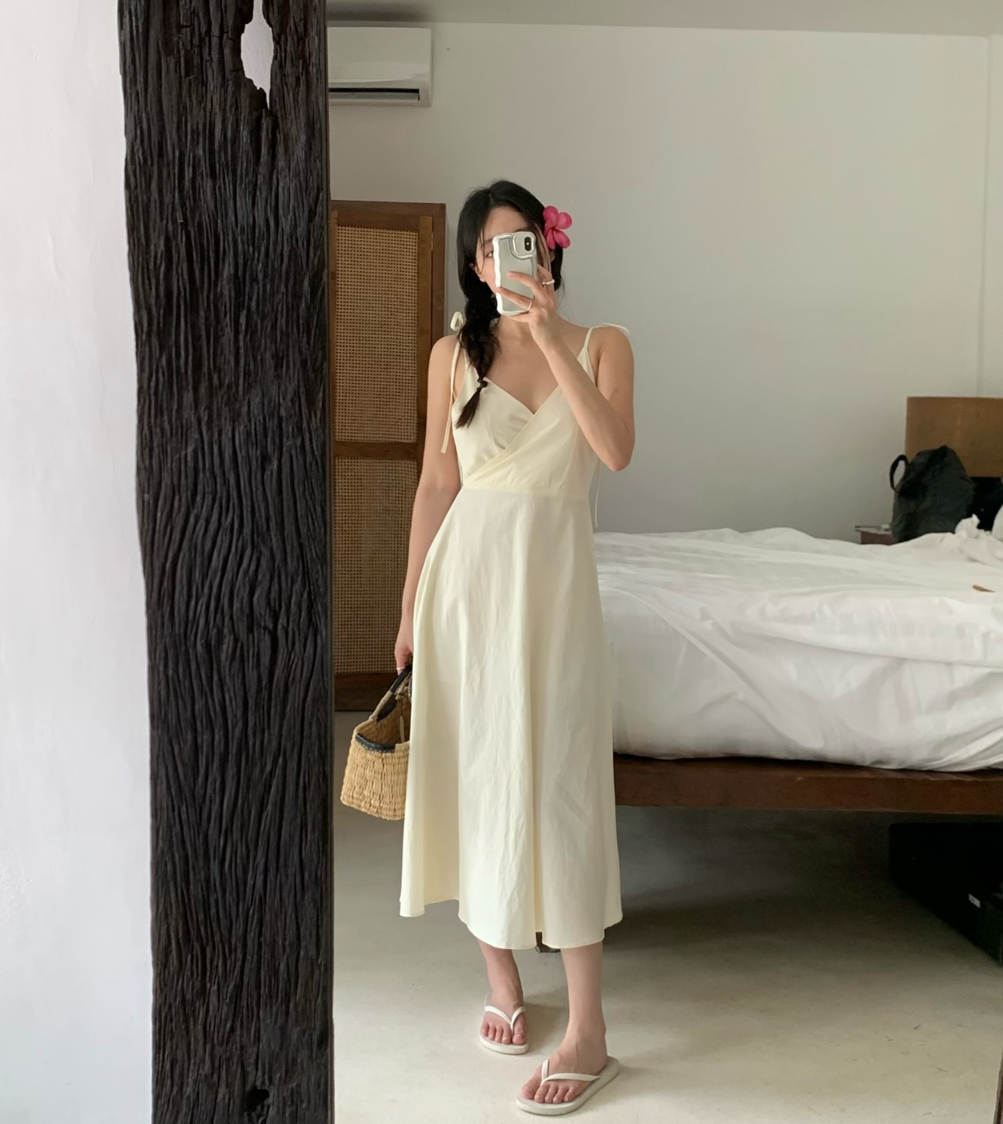 Gợi ý 10 cách diện váy hai dây xinh tươi cho chuyến du lịch mùa hè- Ảnh 4. Gợi ý 10 cách diện váy hai dây xinh tươi cho chuyến du lịch mùa hè- Ảnh 4.