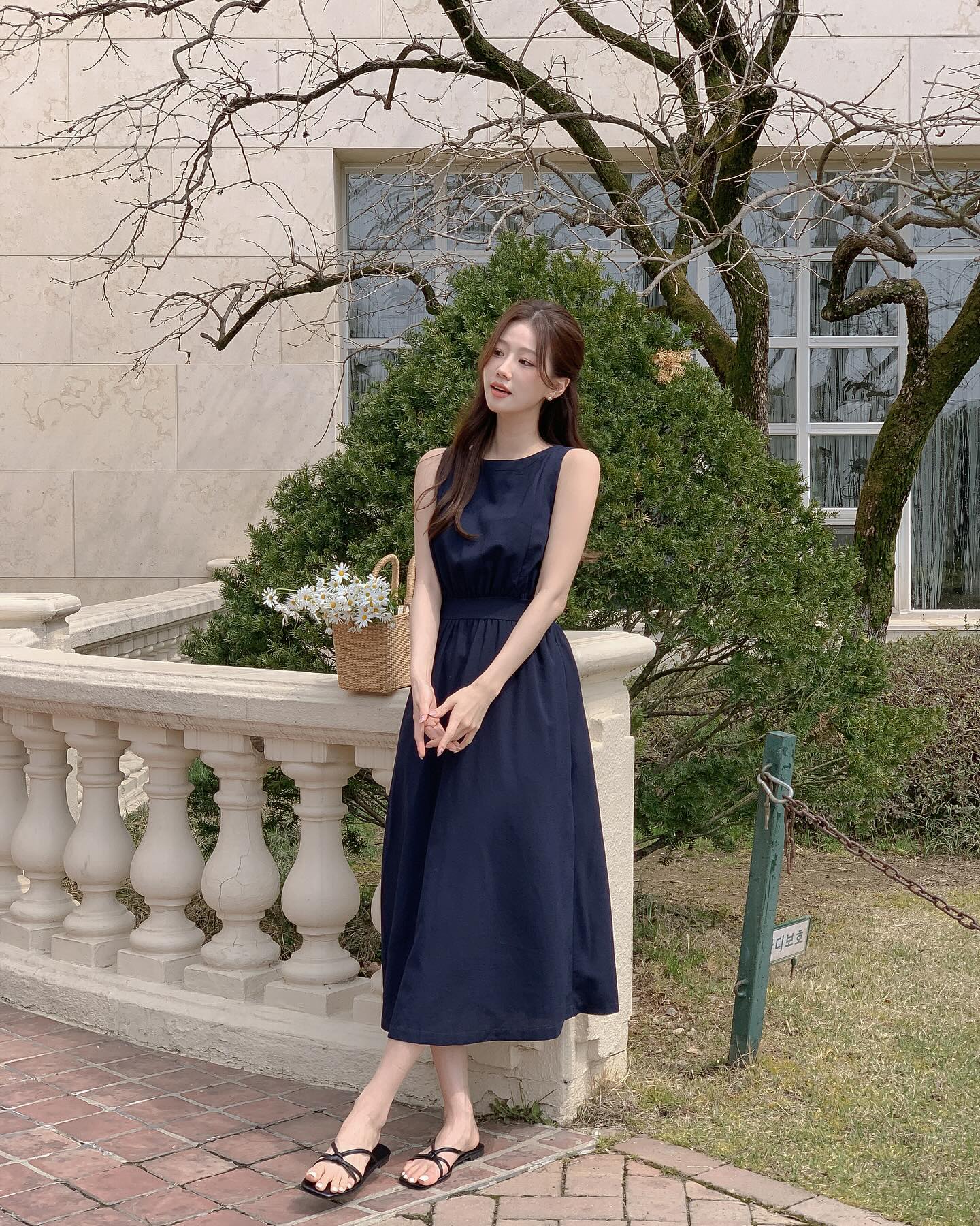 Gợi ý 10 cách diện váy hai dây xinh tươi cho chuyến du lịch mùa hè- Ảnh 10. Gợi ý 10 cách diện váy hai dây xinh tươi cho chuyến du lịch mùa hè- Ảnh 10.