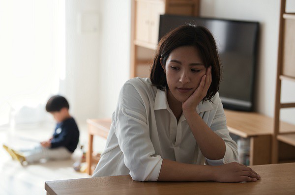 Sau giờ làm bố mẹ muốn nghỉ ngơi lướt mạng con lại đòi bố mẹ chơi cùng? Chuyên gia gợi ý cách "vẹn cả đôi đường" - 1