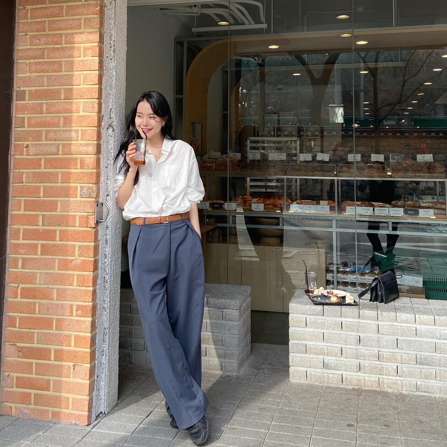 5 mẫu áo sáng màu trẻ trung và nhẹ mát nên có trong mùa hè- Ảnh 9. 5 mẫu áo sáng màu trẻ trung và nhẹ mát nên có trong mùa hè- Ảnh 9.