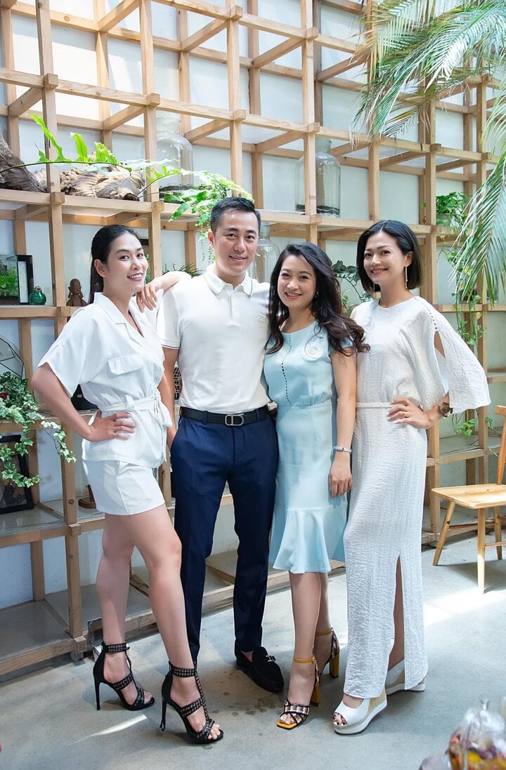 Nam diễn viên ít xuất hiện trên màn ảnh nhỏ, song anh thường xuyên hội ngộ các bạn diễn trong phim "Phía trước là bầu trời".