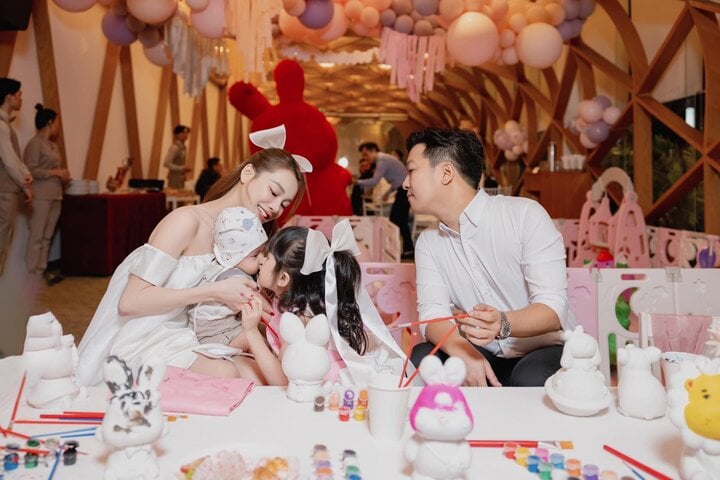 Tổ ấm hạnh phúc của Nhã Phương - Trường Giang.