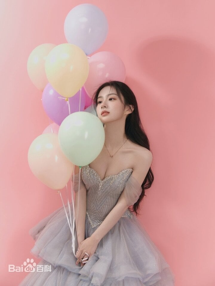 Bất chấp những ồn ào trên, sự nghiệp của Bao Thượng Ân vẫn một đường thẳng tiến. Bằng chứng là tiểu hoa sinh sau năm 2000 lấy được vai diễn Hoàng Dung trong “Thế giới võ hiệp Kim Dung”.