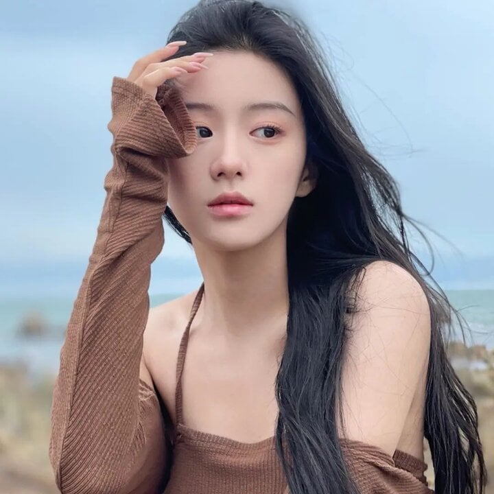 Đầu năm 2024, Bao Thượng Ân lọt vào danh sách nhóm Tứ tiểu hoa đán có nhan sắc xinh đẹp nhất sinh sau năm 2000 cùng Hồ Liên Hinh, Vương Ảnh Lộ và Triệu Kim Mạch.