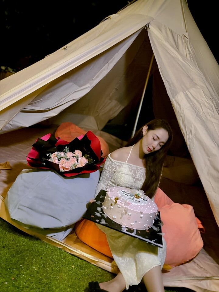 Sinh nhật đáng nhớ của Minh Hằng.