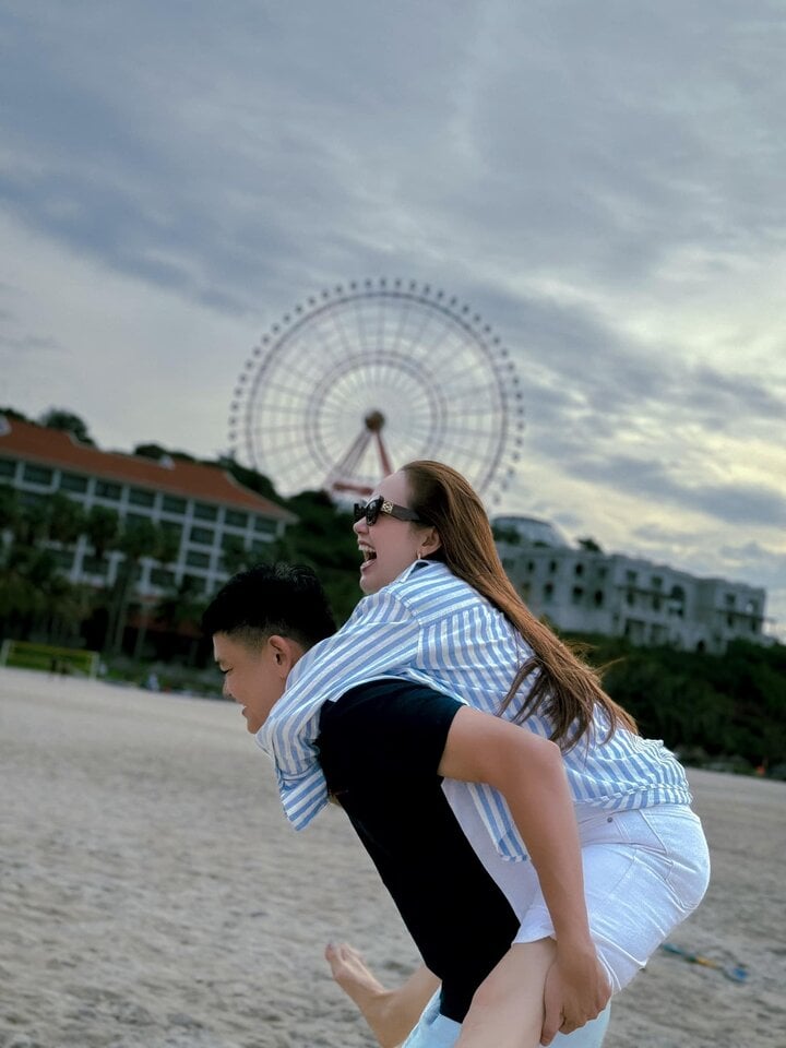 Minh Hằng được ông xã đại gia cưng chiều hết mực.