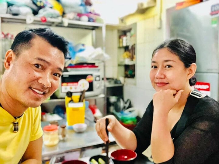 Khi nhận lời tham gia chương trình, tiền đạo nổi tiếng này cho biết dù điểm yếu là ca hát nhưng anh vẫn muốn vượt lên chính mình. Anh được gia đình, đặc biệt là bà xã ủng hộ nhiệt tình.