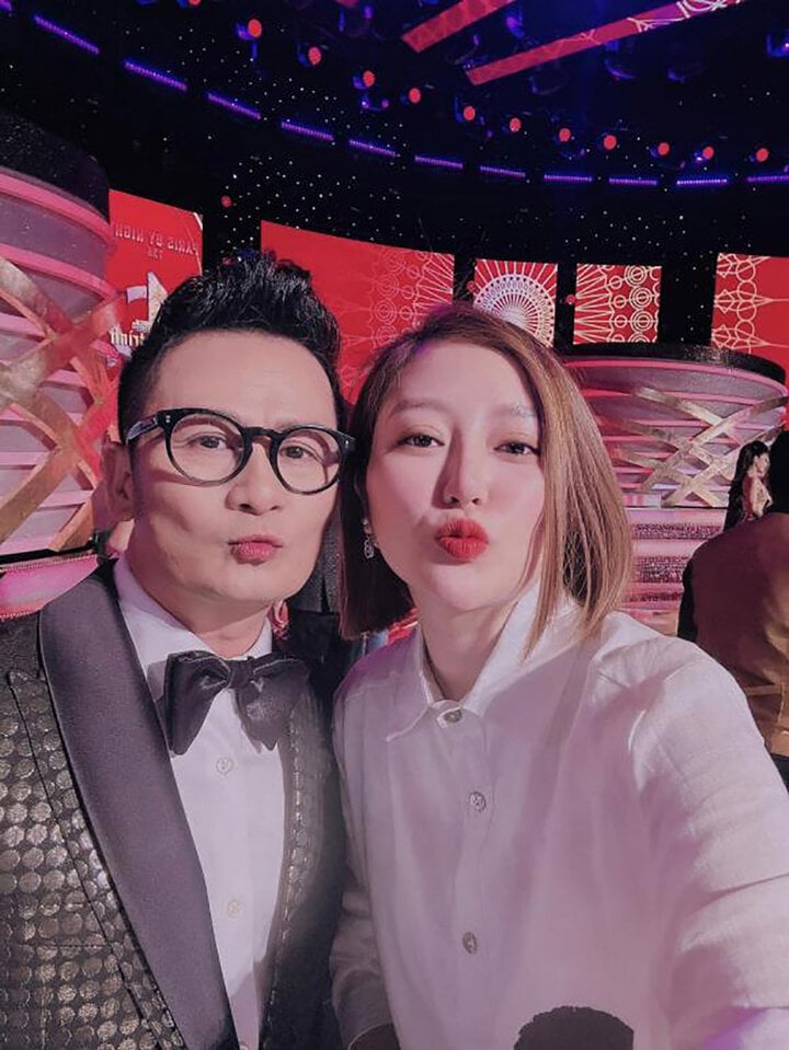 Với "anh tài" Bằng Kiều, anh tâm sự cảm thấy may mắn khi có những phụ nữ đồng hành trong đời, luôn ủng hộ trước mọi quyết định. Đây cũng là động lực để anh thoải mái cống hiến hết mình cho nghệ thuật.