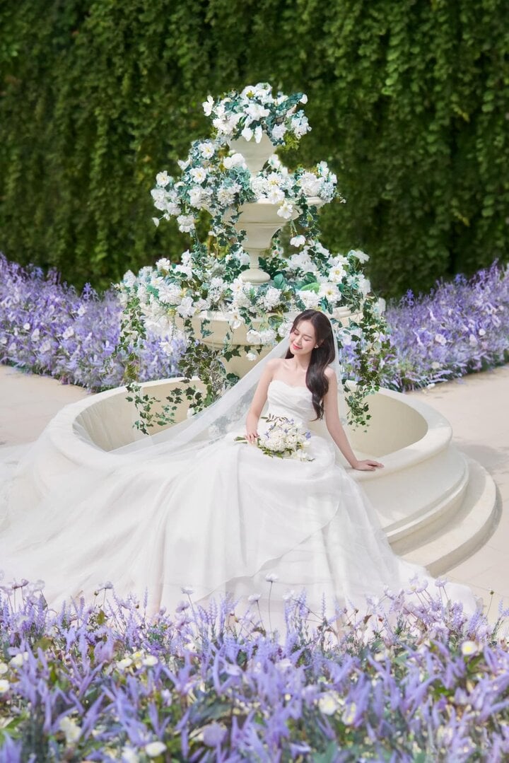 Thời gian qua, Anh Đức và Quỳnh Anh gửi thiệp mời tới bạn bè, đồng nghiệp thân thiết.