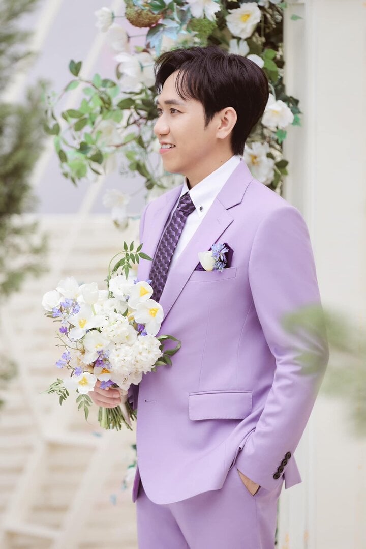 Đầu tháng 4, nam diễn viên tiết lộ cầu hôn bạn gái. Tuy nhiên anh giấu kín thông tin và chọn thời điểm phù hợp để công bố với mọi người.