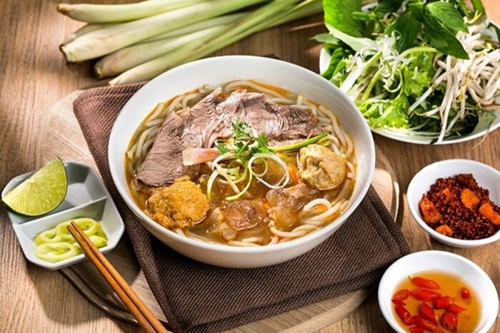 Bún được làm chủ yếu từ tinh bột và chứa nhiều carbohydrate. (Ảnh: Cookpad)