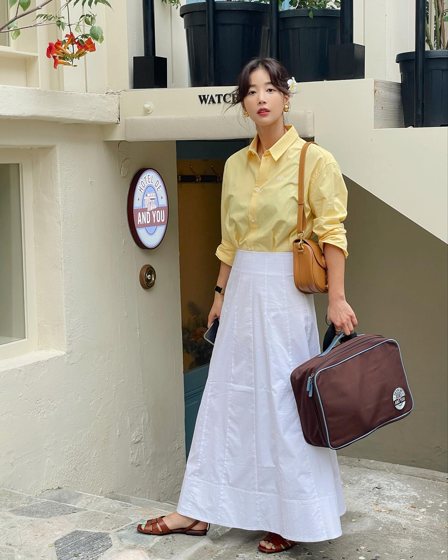 4 mẫu áo mùa thu trẻ trung, cần có trong tủ đồ của phụ nữ ngoài 40 tuổi- Ảnh 11.