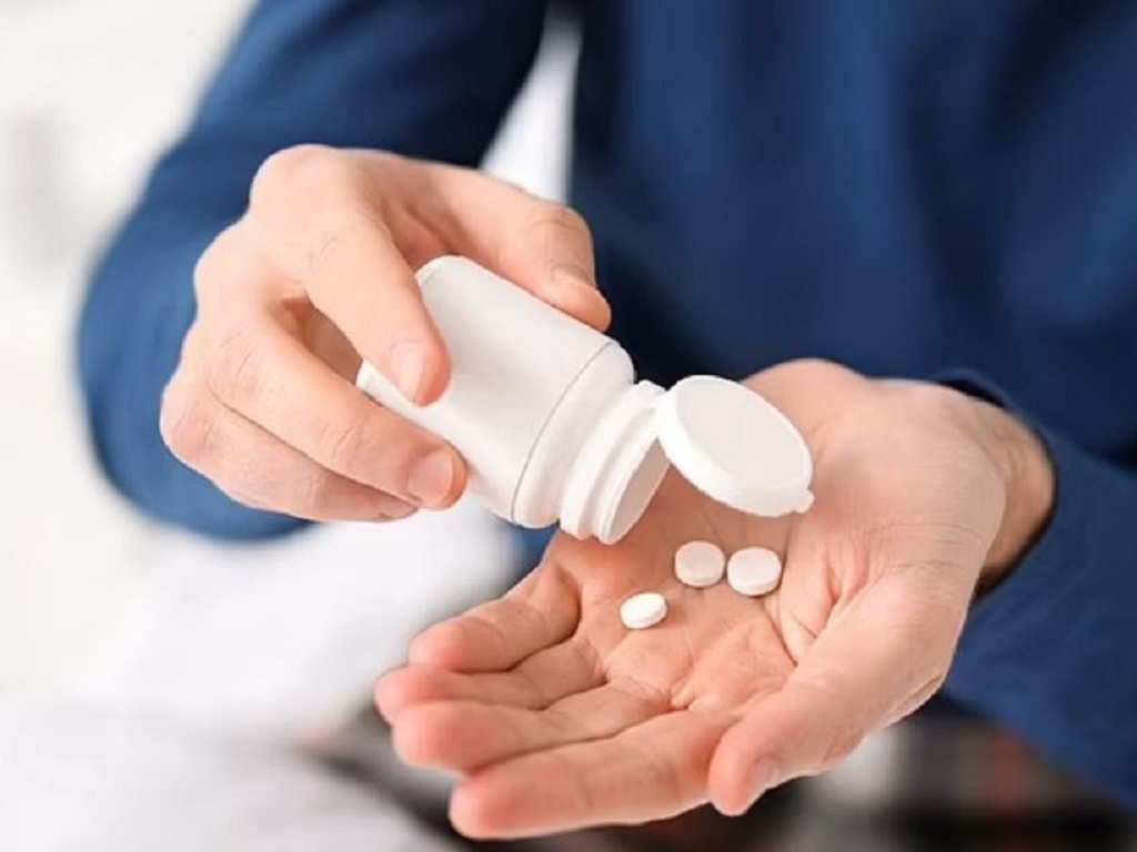 5 loại thuốc không nên dùng cùng với magiê- Ảnh 1. Bị đau nhức cơ thể sau khi uống thuốc, vì sao?