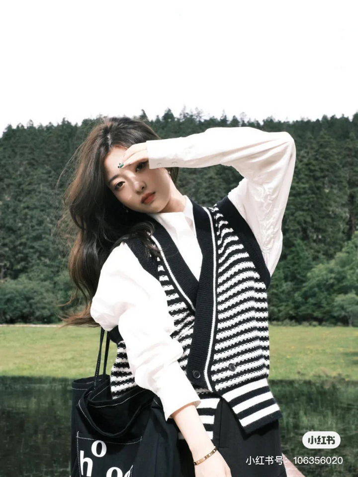 Áo len gile là một item không thể thiếu trong tủ đồ mùa thu. Với thiết kế đa dạng, áo len gile dễ dàng kết hợp cùng nhiều loại trang phục khác nhau.