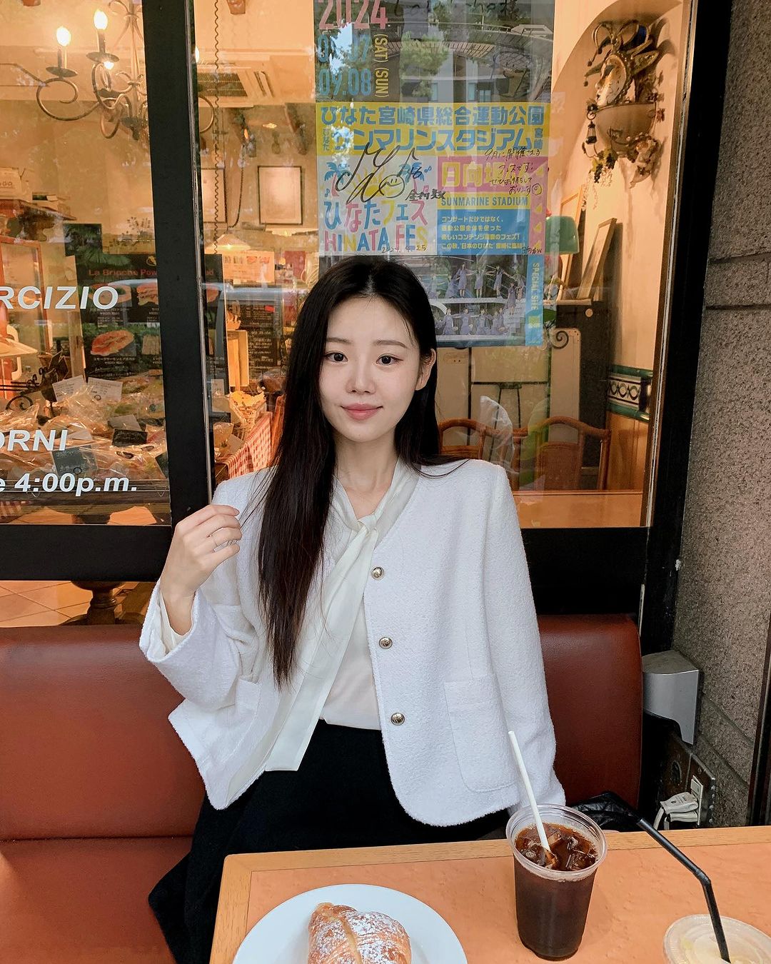 Kiểu áo khoác tôn dáng, thanh lịch đang được phái đẹp yêu thích- Ảnh 1.