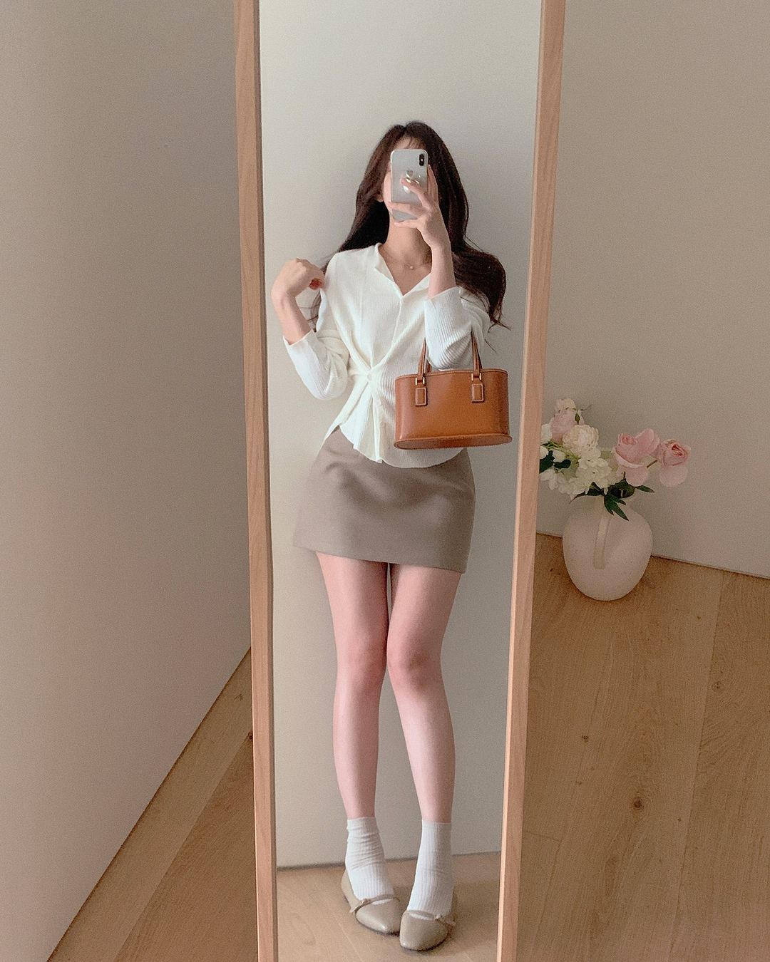 Kiểu áo len giúp bạn trông mảnh mai, vòng eo thon thả, tôn dáng tức thì- Ảnh 2. Kiểu áo len giúp bạn trông mảnh mai, vòng eo thon thả, tôn dáng tức thì- Ảnh 2.