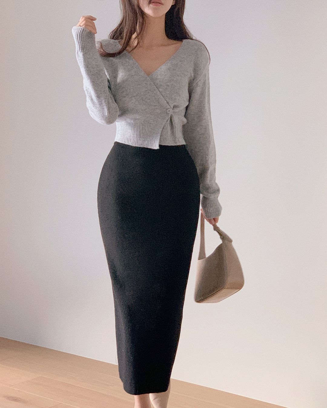 Kiểu áo len giúp bạn trông mảnh mai, vòng eo thon thả, tôn dáng tức thì- Ảnh 7. Kiểu áo len giúp bạn trông mảnh mai, vòng eo thon thả, tôn dáng tức thì- Ảnh 7.