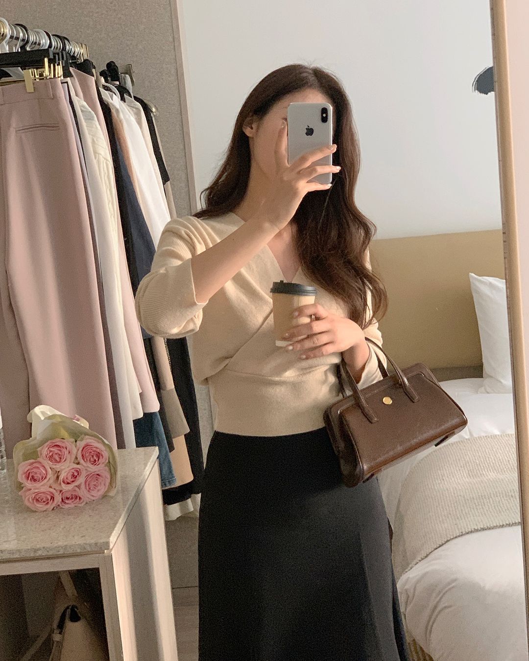 Kiểu áo len giúp bạn trông mảnh mai, vòng eo thon thả, tôn dáng tức thì- Ảnh 1. Kiểu áo len giúp bạn trông mảnh mai, vòng eo thon thả, tôn dáng tức thì- Ảnh 1.