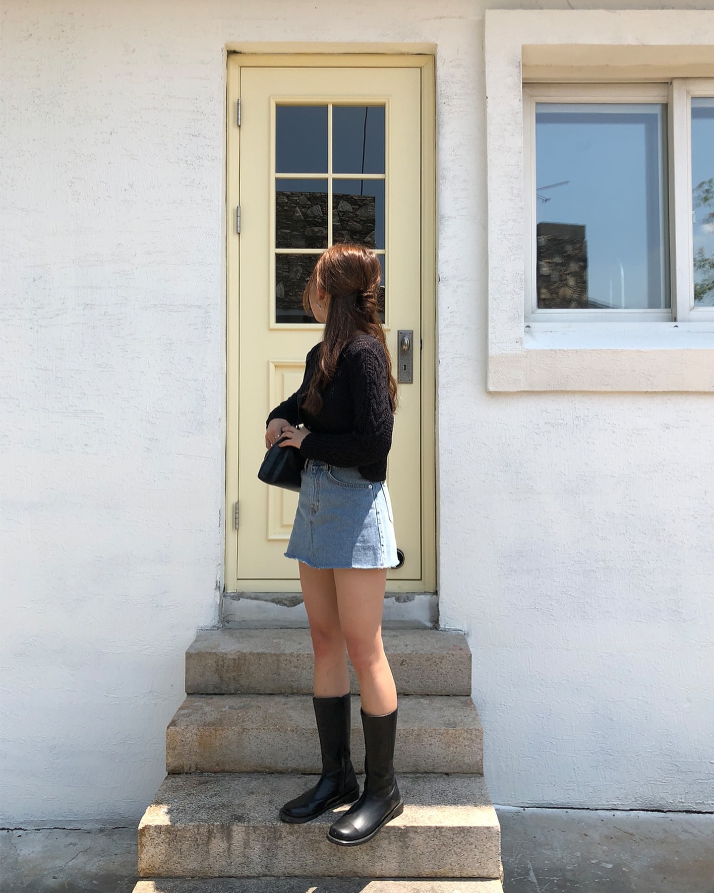 Mùa lạnh vẫn mặc được chân váy ngắn với 10 cách phối đồ trẻ trung, siêu tôn dáng - Ảnh 2. Mùa lạnh vẫn mặc được chân váy ngắn với 10 cách phối đồ trẻ trung, siêu tôn dáng - Ảnh 2.