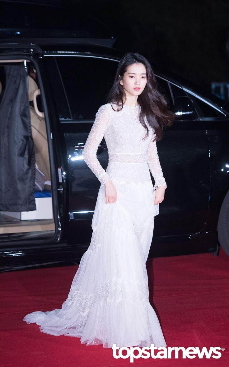 Nữ chính phim Hàn xuất sắc nhất hiện tại: Xinh đẹp với mọi kiểu tóc, thời trang tinh giản mà sang trọng- Ảnh 17. Nữ chính phim Hàn xuất sắc nhất hiện tại: Xinh đẹp với mọi kiểu tóc, thời trang tinh giản mà sang trọng- Ảnh 17.