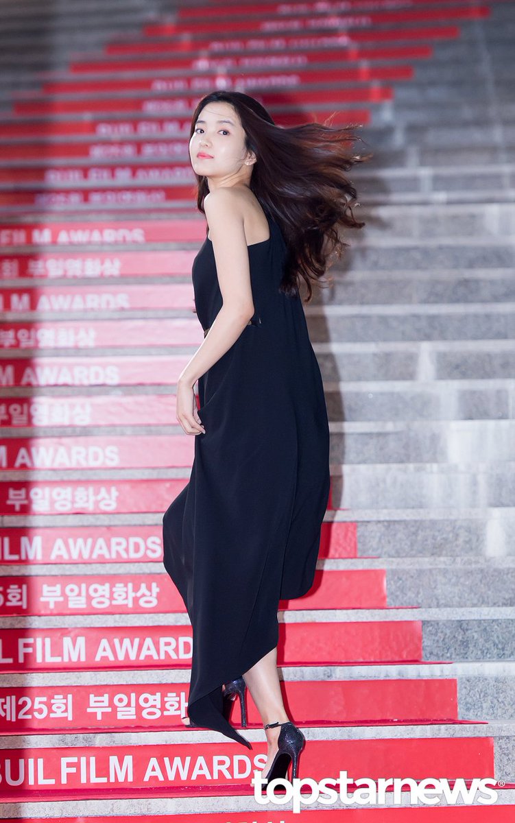 Nữ chính phim Hàn xuất sắc nhất hiện tại: Xinh đẹp với mọi kiểu tóc, thời trang tinh giản mà sang trọng- Ảnh 20. Nữ chính phim Hàn xuất sắc nhất hiện tại: Xinh đẹp với mọi kiểu tóc, thời trang tinh giản mà sang trọng- Ảnh 20.