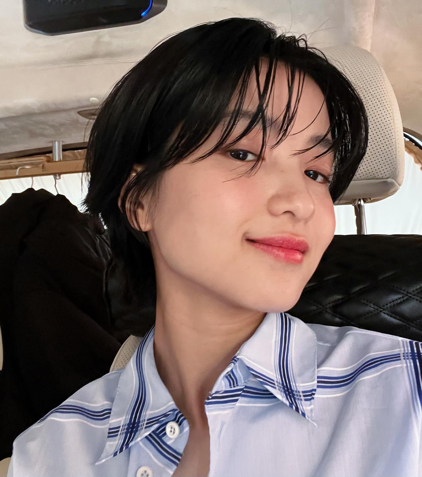 Nữ chính phim Hàn xuất sắc nhất hiện tại: Xinh đẹp với mọi kiểu tóc, thời trang tinh giản mà sang trọng- Ảnh 5. Nữ chính phim Hàn xuất sắc nhất hiện tại: Xinh đẹp với mọi kiểu tóc, thời trang tinh giản mà sang trọng- Ảnh 5.