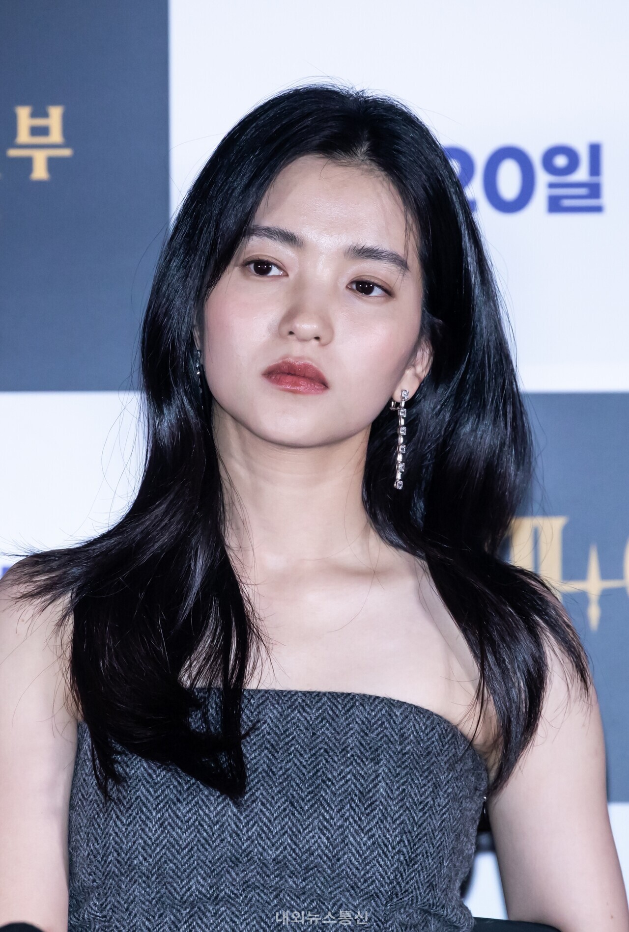 Nữ chính phim Hàn xuất sắc nhất hiện tại: Xinh đẹp với mọi kiểu tóc, thời trang tinh giản mà sang trọng- Ảnh 8. Nữ chính phim Hàn xuất sắc nhất hiện tại: Xinh đẹp với mọi kiểu tóc, thời trang tinh giản mà sang trọng- Ảnh 8.