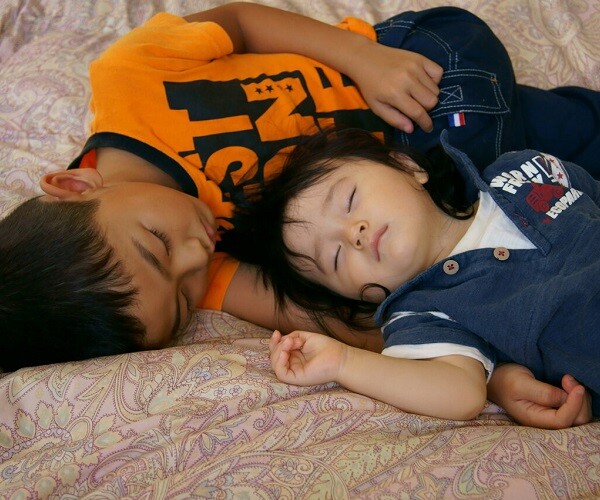 3 hành động khi ngủ giải mã chỉ số IQ mà trẻ đang có - 1