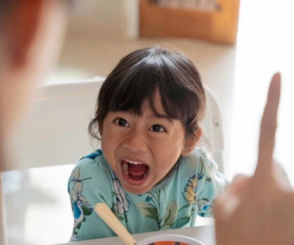 Khiến con coi việc có bố mẹ giúp đỡ, chăm sóc là đương nhiên, là bởi 99% phụ huynh mắc phải sai lầm này - 1