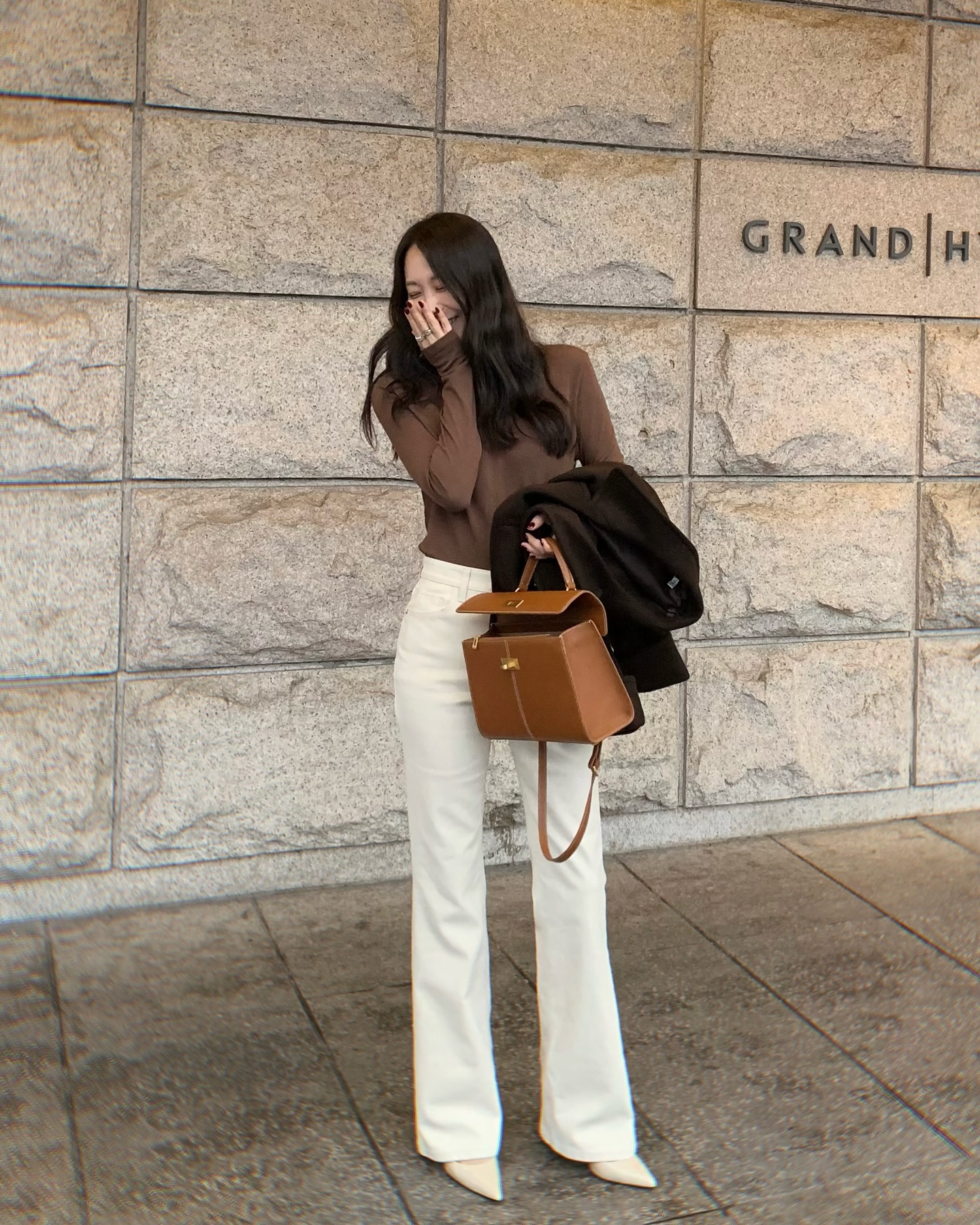 Nàng cao dưới 1m60 nên sắm 4 mẫu giày siêu tôn dáng này diện Tết để chân dài hơn, trông như 1m65- Ảnh 7. Nàng cao dưới 1m60 nên sắm 4 mẫu giày siêu tôn dáng này diện Tết để chân dài hơn, trông như 1m65- Ảnh 7.