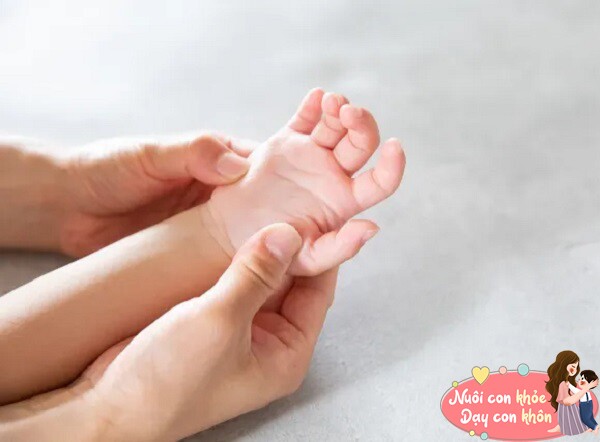 Chạm vào 3 &#34;điểm huyệt&#34; trên cơ thể bé để kích thích trí thông minh, tăng cường miễn dịch - 4