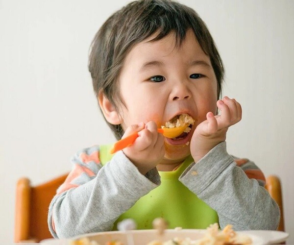 6 quan niệm về dinh dưỡng cho trẻ mà nhiều mẹ bỉm tưởng “không đội trời chung”, nhưng có thể dung hòa nếu hiểu đúng và chọn khéo - 1