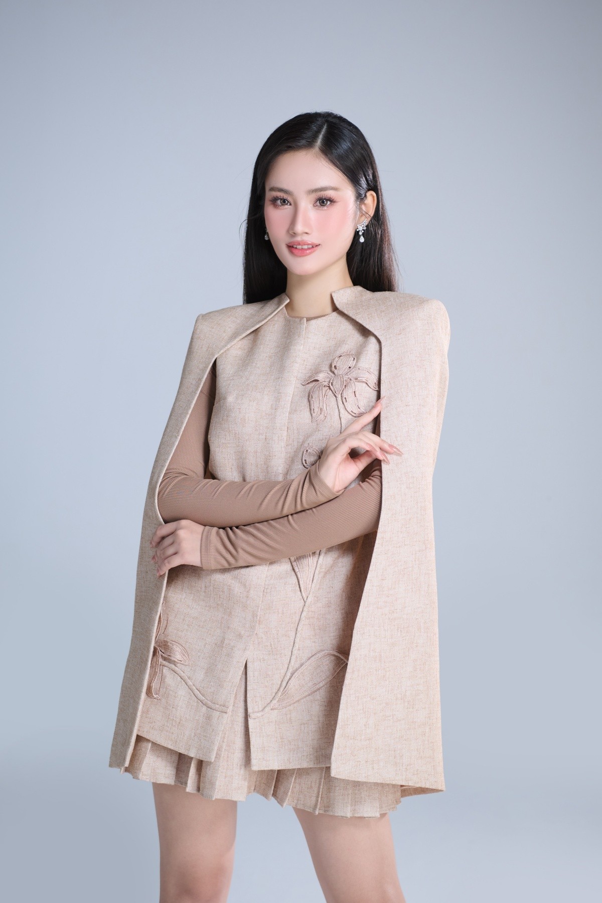 Trang phục 2 ngày đầu của Hoa hậu Ý Nhi tại Miss World 2025 được khen - Ảnh 9. Trang phục 2 ngày đầu của Hoa hậu Ý Nhi tại Miss World 2025 được khen - Ảnh 9.