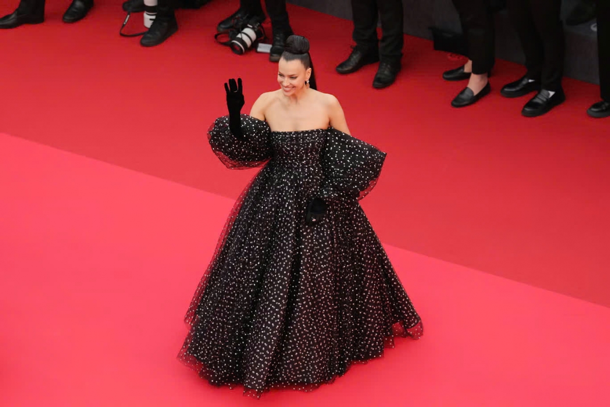 Những bộ cánh thu hút mọi ánh nhìn trên thảm đỏ Cannes 2025 - Ảnh 3. Những bộ cánh thu hút mọi ánh nhìn trên thảm đỏ Cannes 2025 - Ảnh 3.