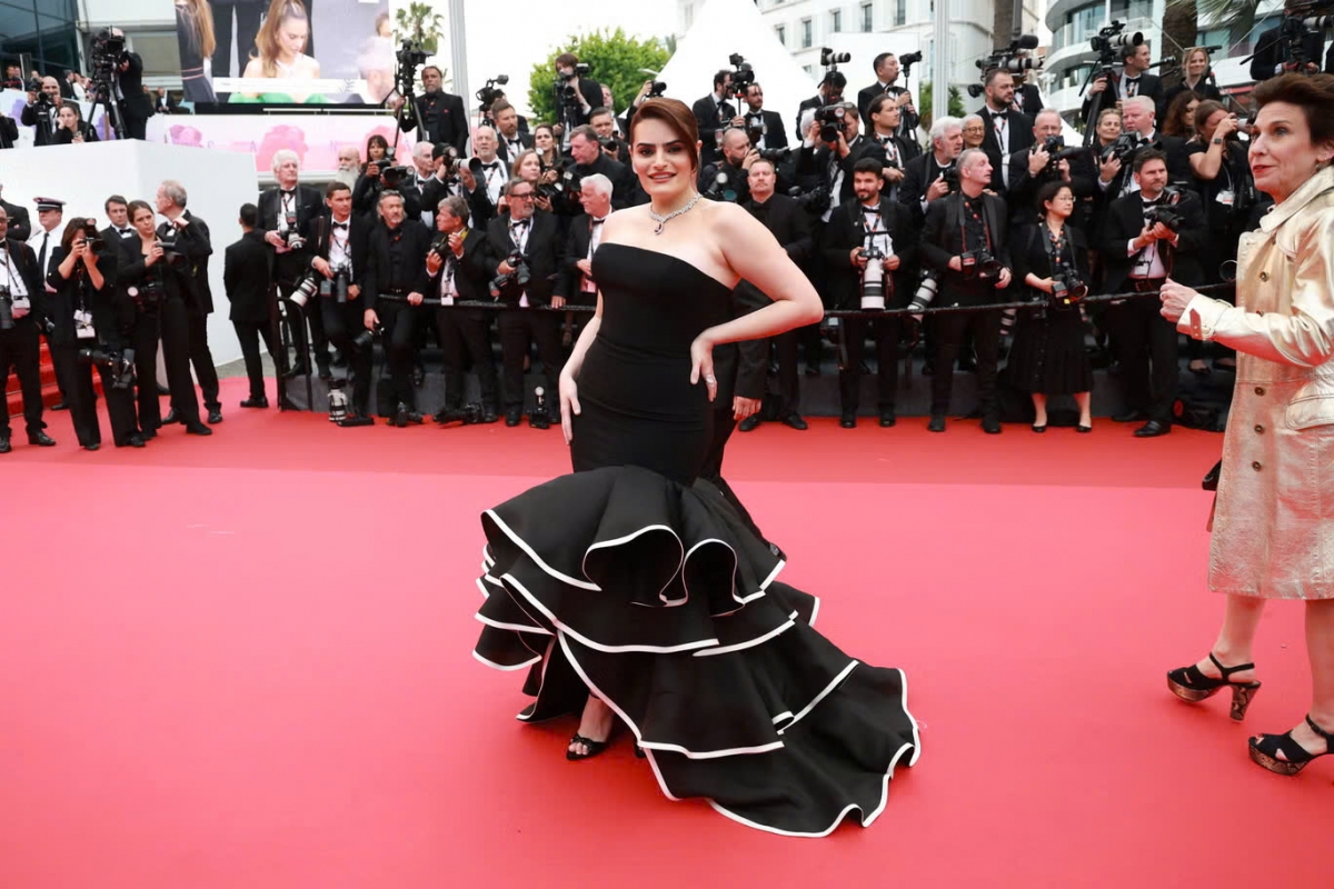 Những bộ cánh thu hút mọi ánh nhìn trên thảm đỏ Cannes 2025 - Ảnh 5. Những bộ cánh thu hút mọi ánh nhìn trên thảm đỏ Cannes 2025 - Ảnh 5.