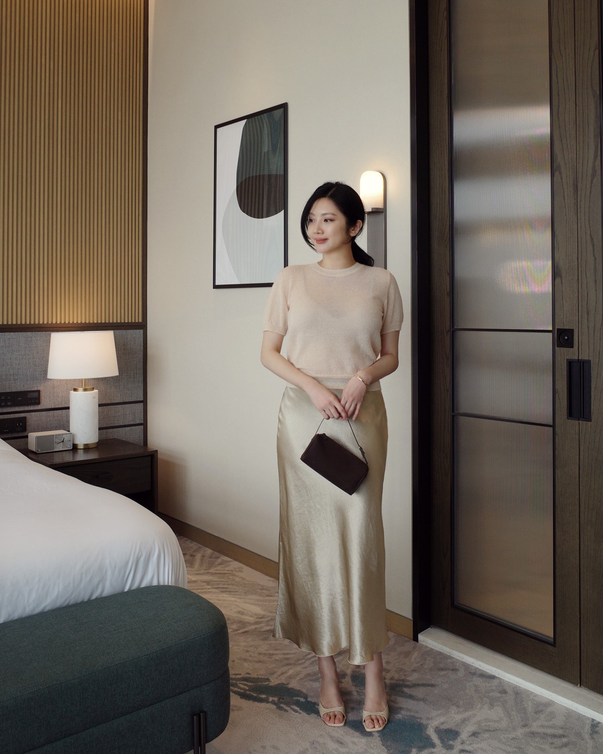 10 bộ cánh tối giản vẫn giúp chị em trở thành hình mẫu mặc đẹp nơi công sở- Ảnh 3. 10 bộ cánh tối giản vẫn giúp chị em trở thành hình mẫu mặc đẹp nơi công sở- Ảnh 3.