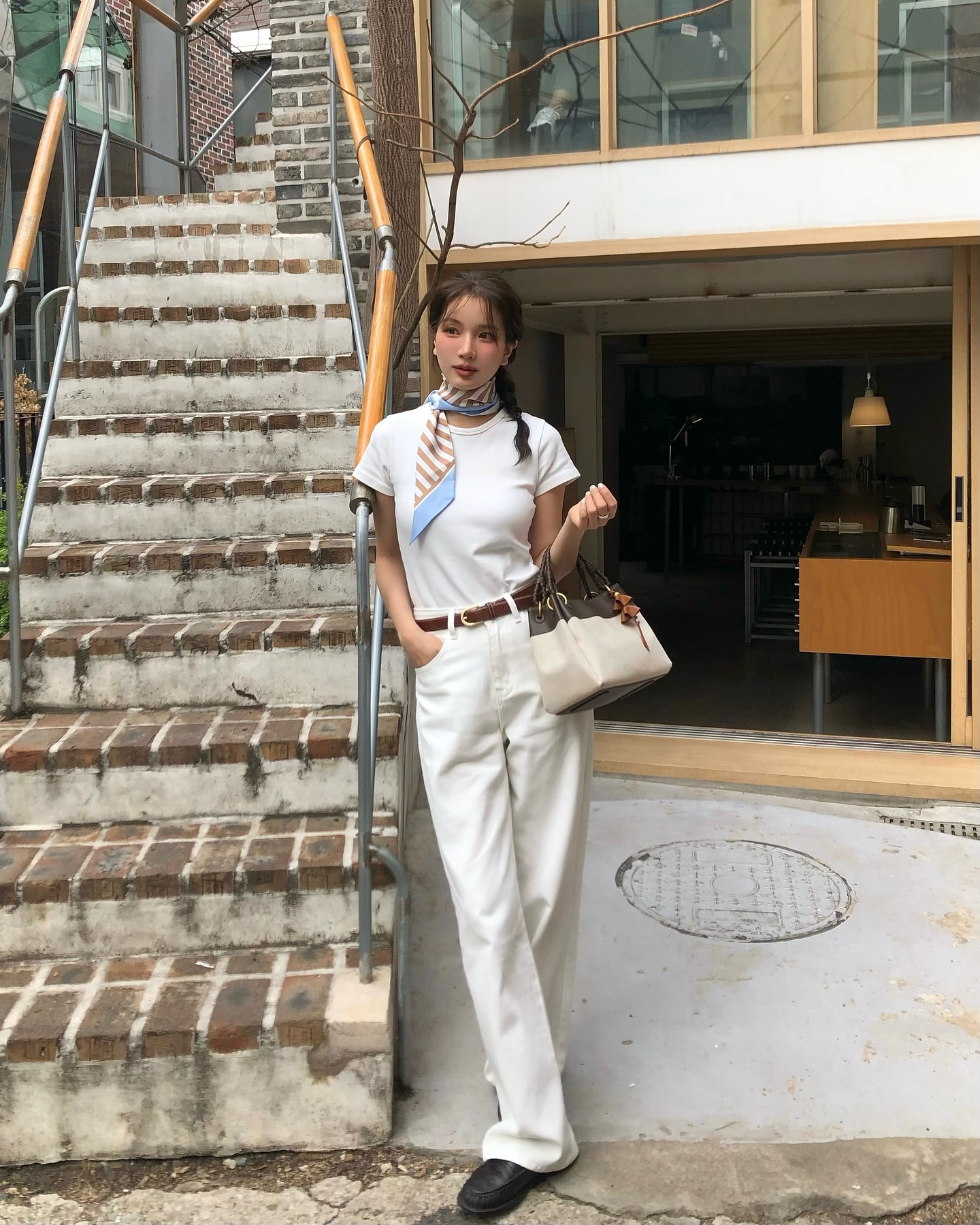 10 bộ cánh tối giản vẫn giúp chị em trở thành hình mẫu mặc đẹp nơi công sở- Ảnh 5. 10 bộ cánh tối giản vẫn giúp chị em trở thành hình mẫu mặc đẹp nơi công sở- Ảnh 5.