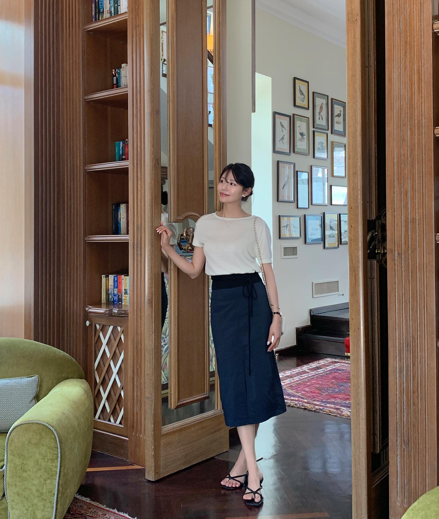 10 bộ cánh tối giản vẫn giúp chị em trở thành hình mẫu mặc đẹp nơi công sở- Ảnh 8. 10 bộ cánh tối giản vẫn giúp chị em trở thành hình mẫu mặc đẹp nơi công sở- Ảnh 8.