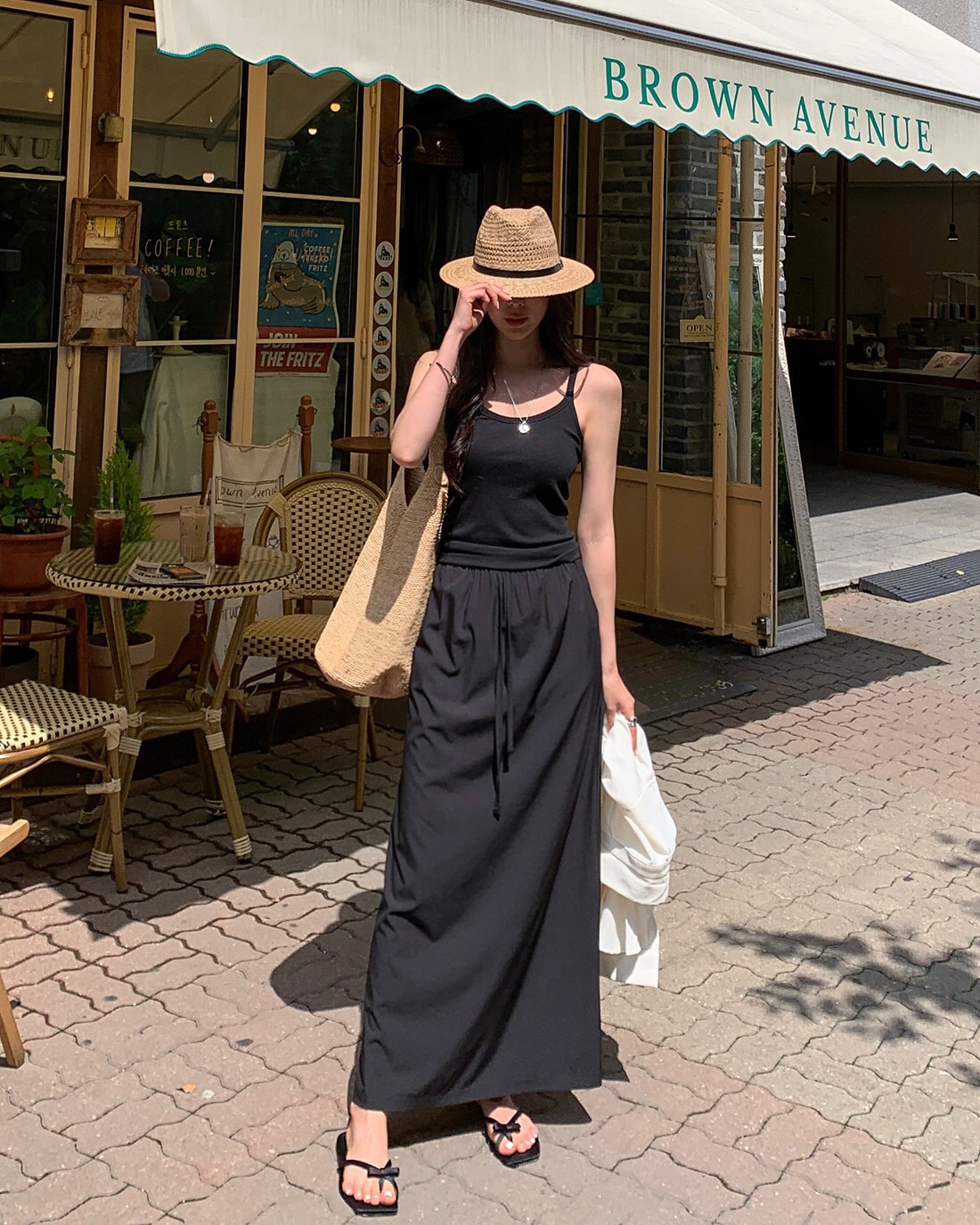 10 cách mặc chân váy dài nhẹ mát và đẹp ngẩn ngơ trong mùa hè - Ảnh 3.