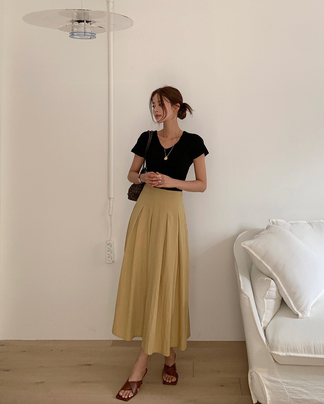 10 cách mặc chân váy dài nhẹ mát và đẹp ngẩn ngơ trong mùa hè - Ảnh 4.