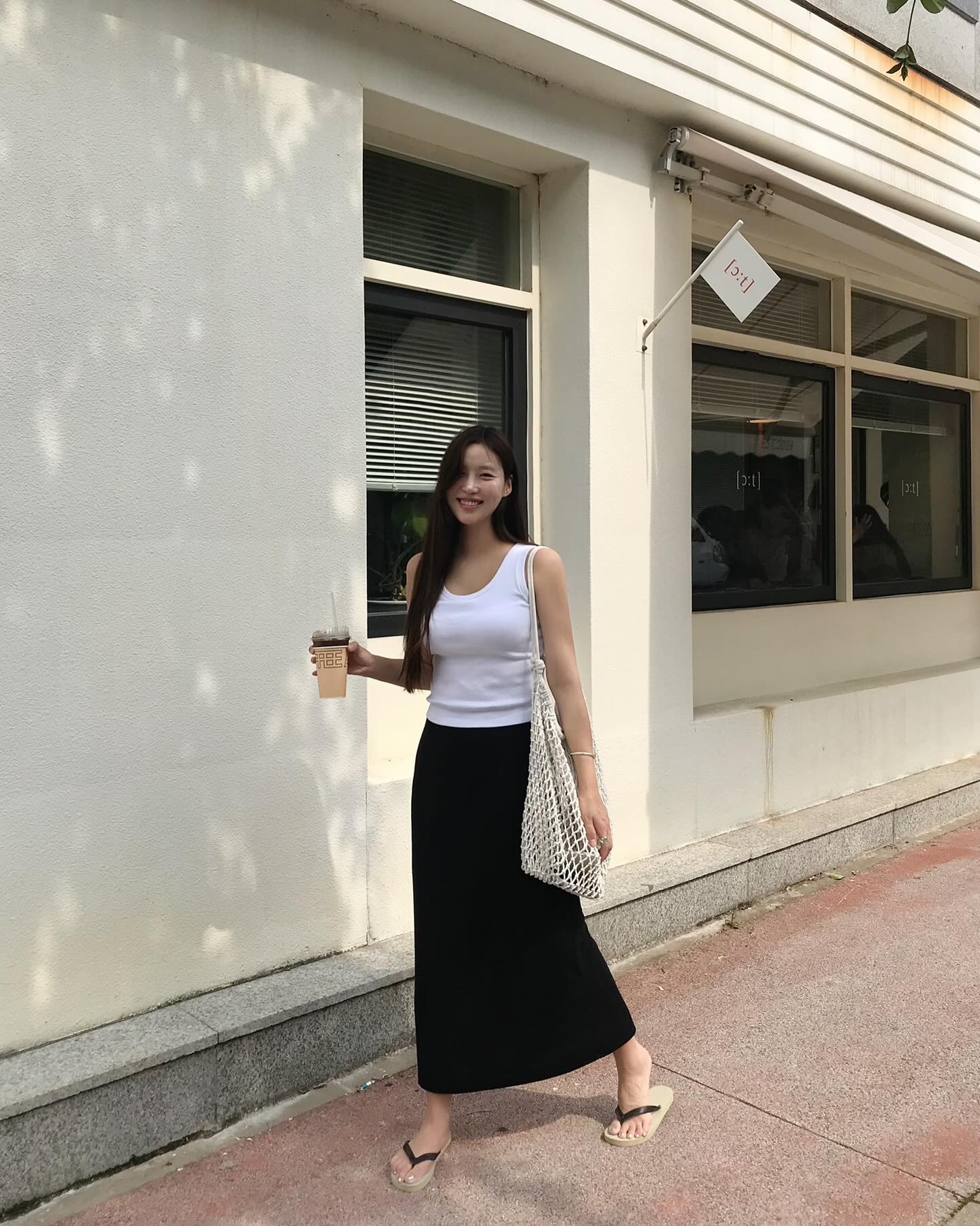 10 cách mặc chân váy dài nhẹ mát và đẹp ngẩn ngơ trong mùa hè - Ảnh 5.